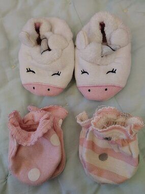 Infant Girls Unicorn Slippers & Hand Mittens size Newborn